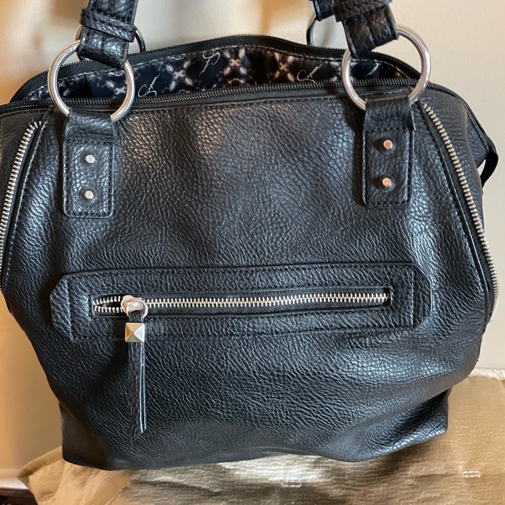 Black Leather Handbag
Jessica Simpson